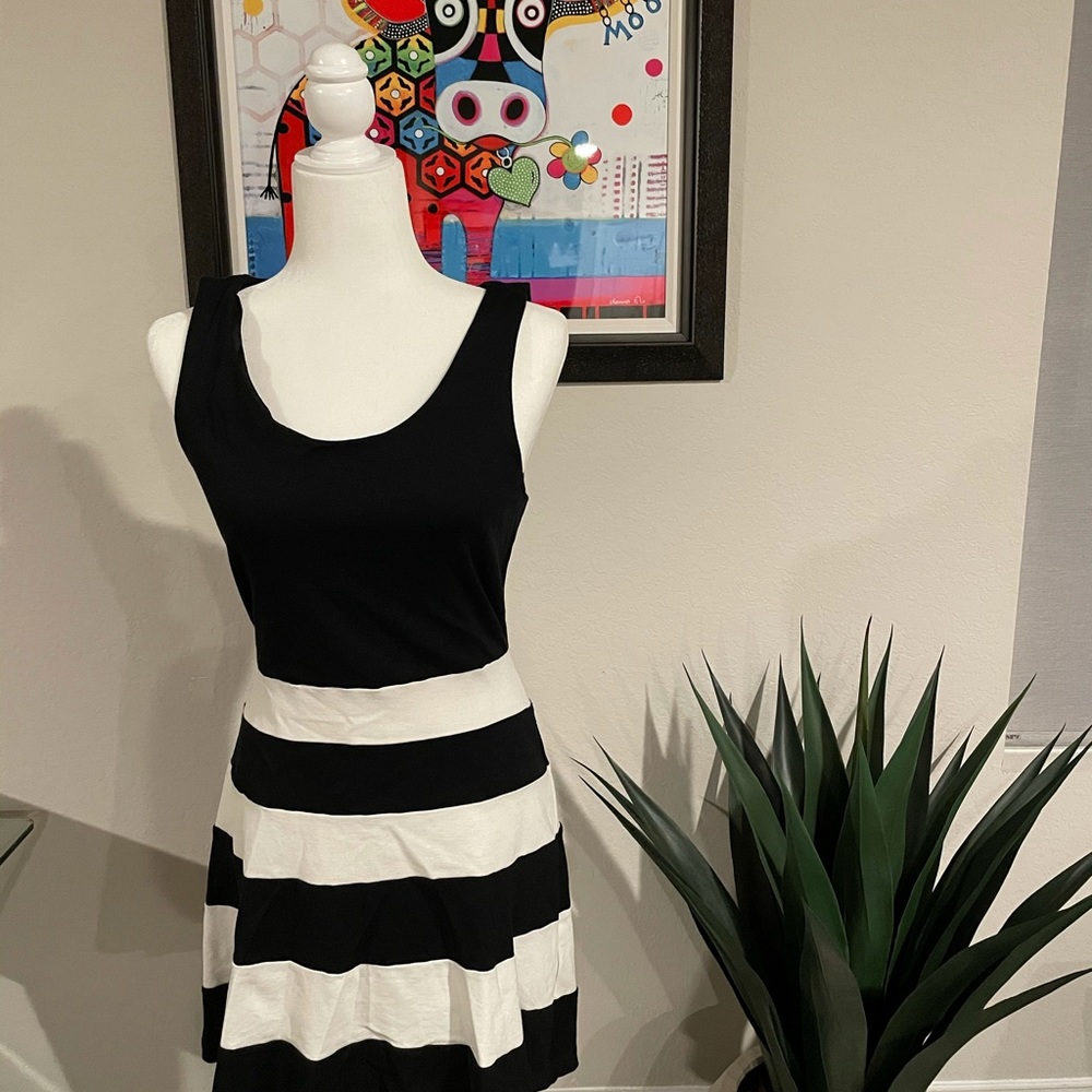 Dress black / white
